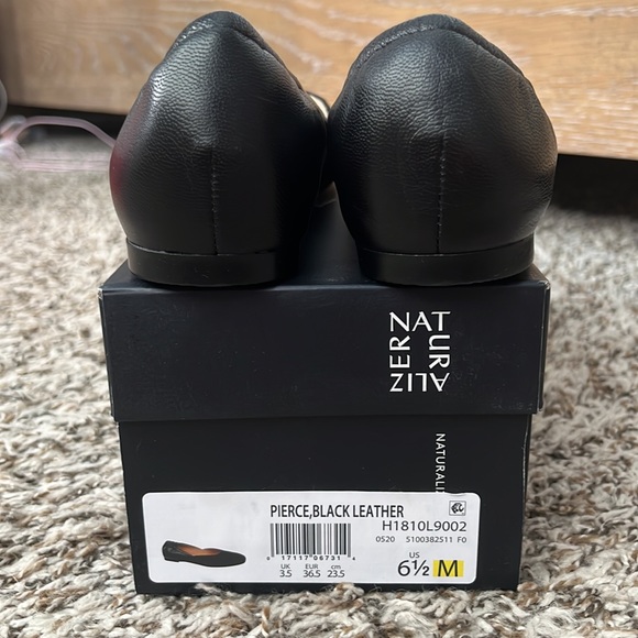 Naturalizer Pierce Black Leather and Suede Flats. New in box! Size 6.5 - Picture 5 of 8